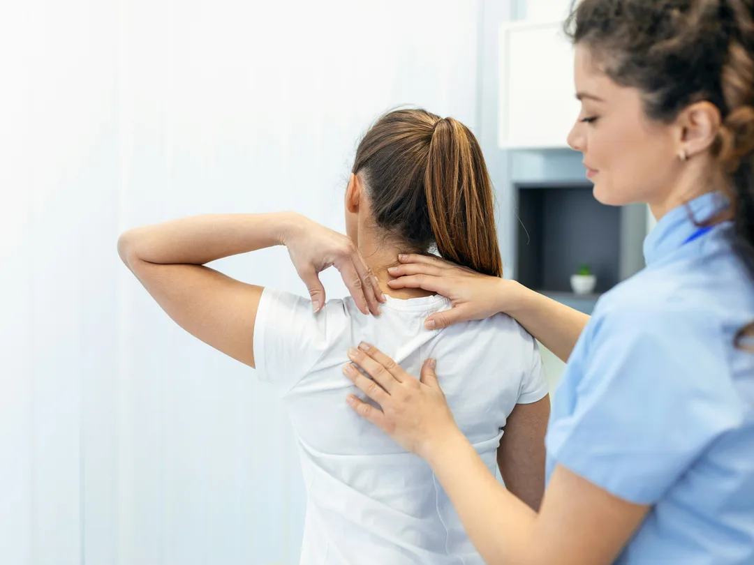 Physiotherapeutische Behandlung an der Schulter