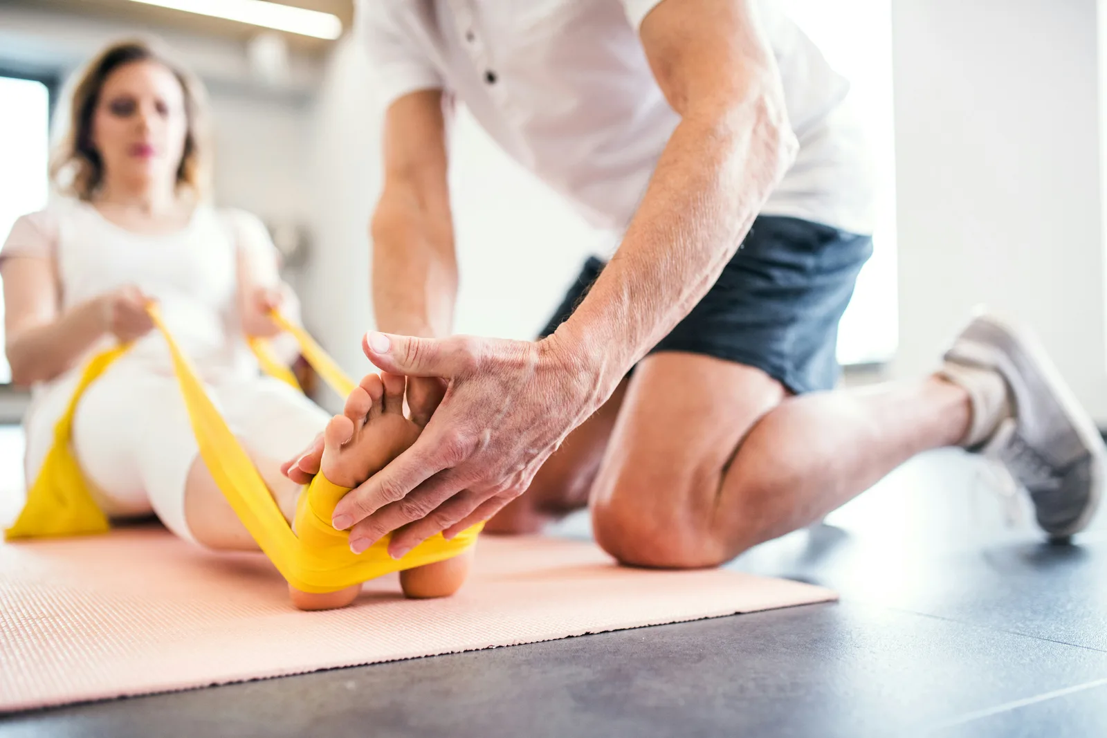 Persönliche Betreuung während einer Physiotherapie-Session in Murgenthal