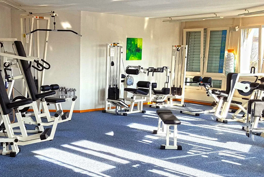 Trainingsgeräte im Fitnessbereich der Physiotherapie Murgenthal